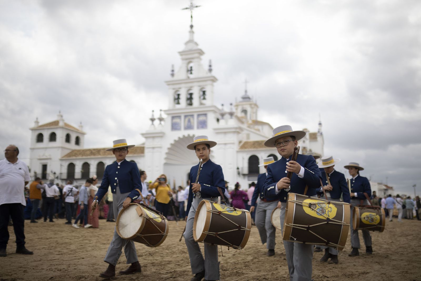 El Rocío 2023: Imágenes de ambiente en la aldea durante la presentación de las Hermandades