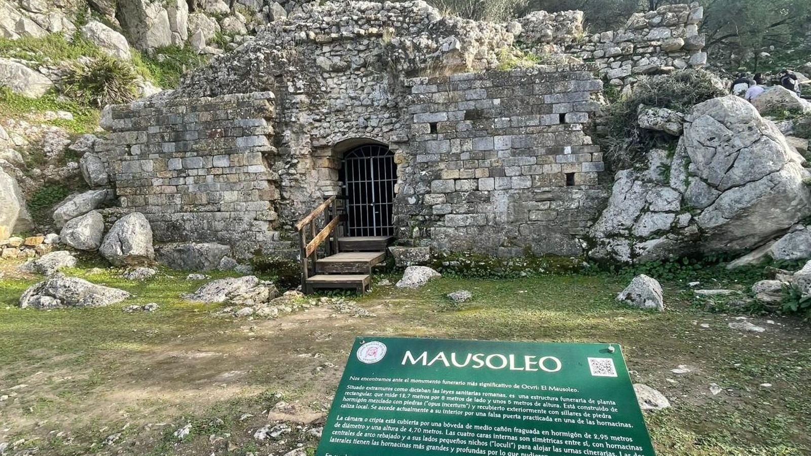Mauseleo de Ocuri.