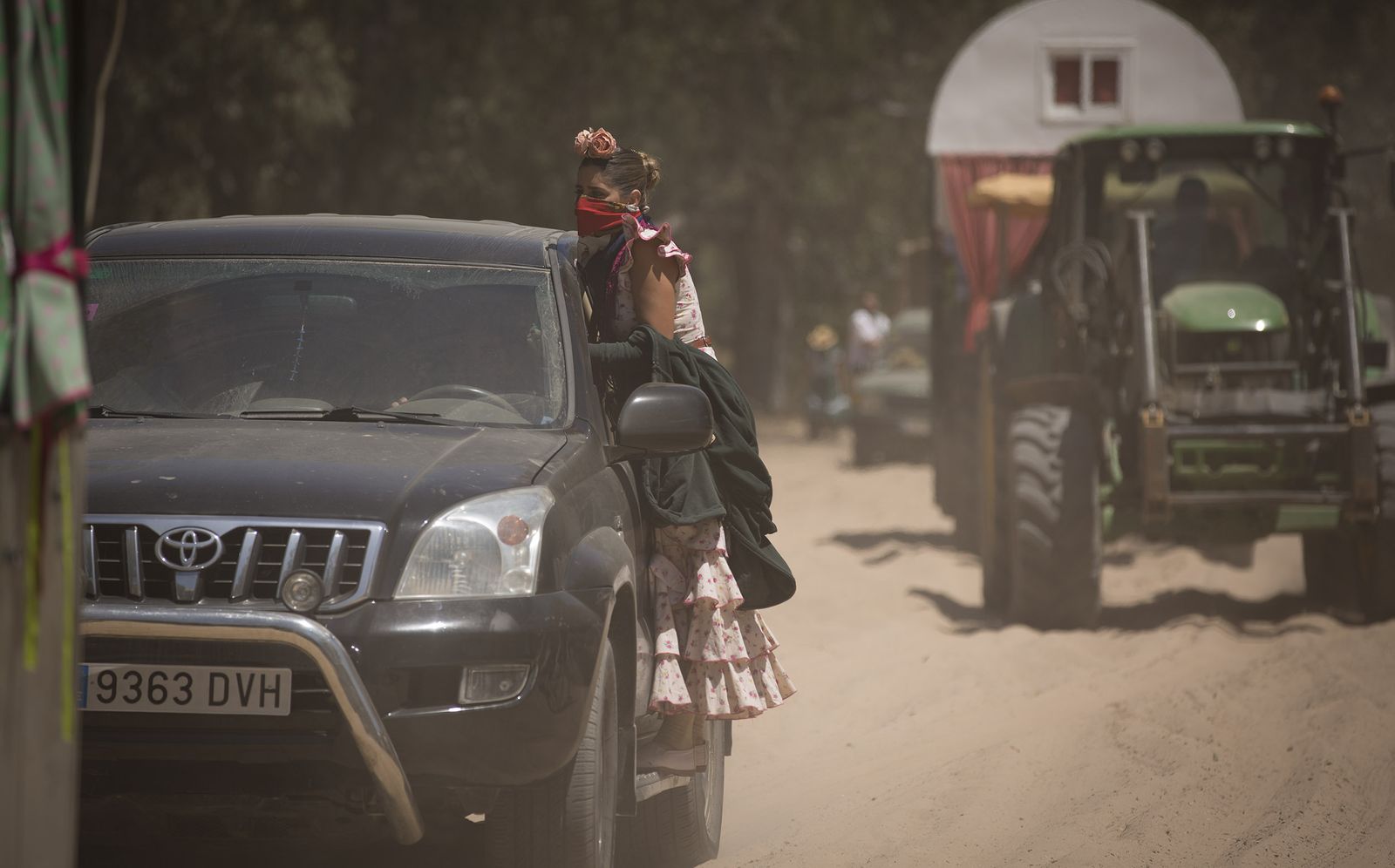 El paso de hermandades del Rocío por la Raya Real