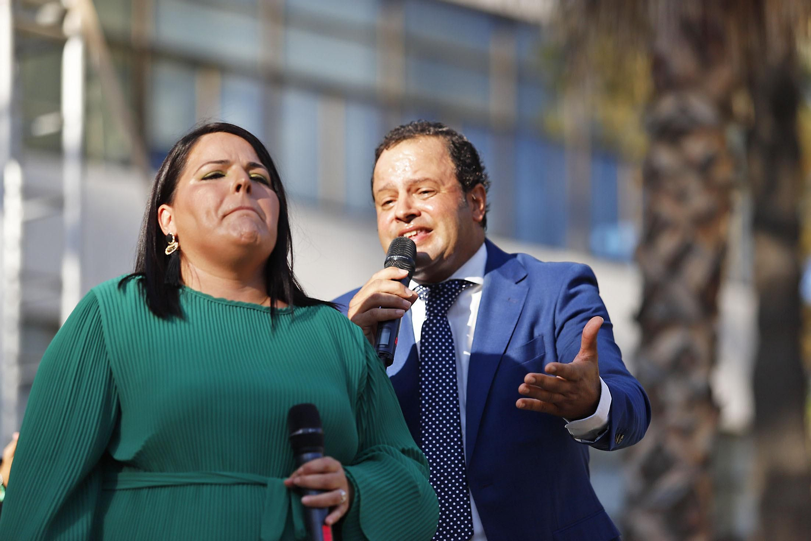 Imágenes de la Feria de las Sevillanas en los jardines del muelle