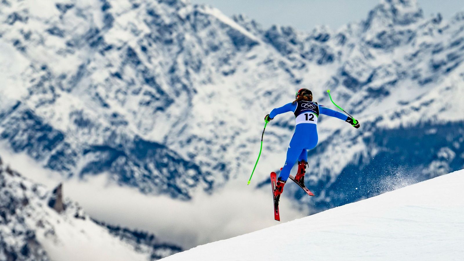Un saltador de esquí durante los Juegos Olímpicos de Invierno 2026