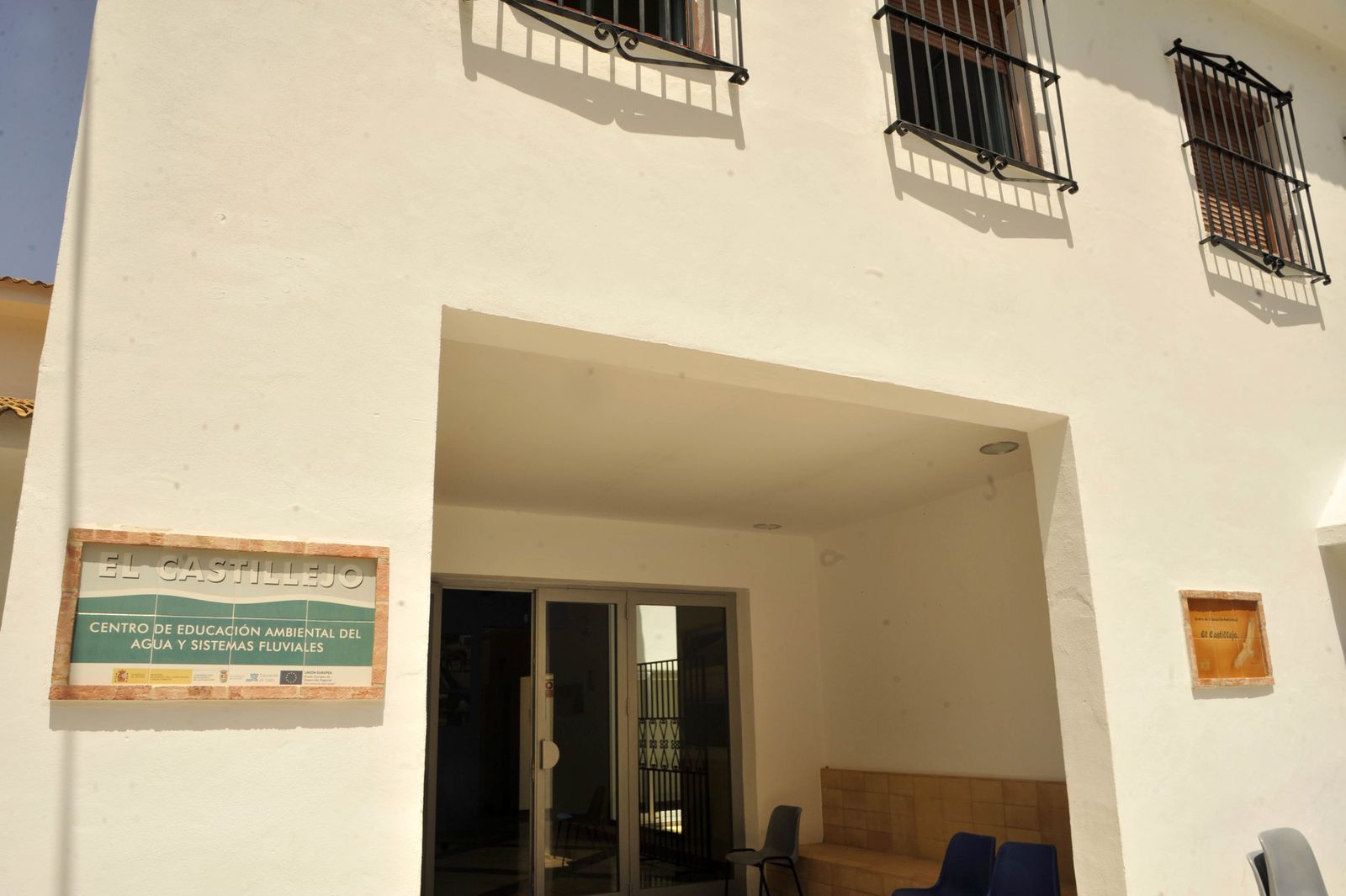 Las instalaciones del complejo ambiental El Castillejo, en El Bosque, acoge desde la noche del pasado sábado a 54 menores inmigrantes.