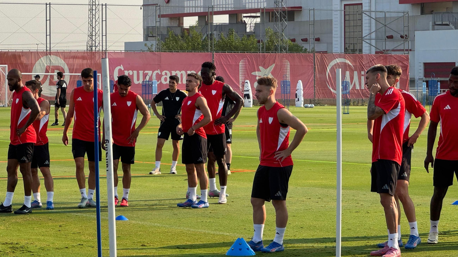 Entrenamiento de Sevilla el 21 de agosto de 2025