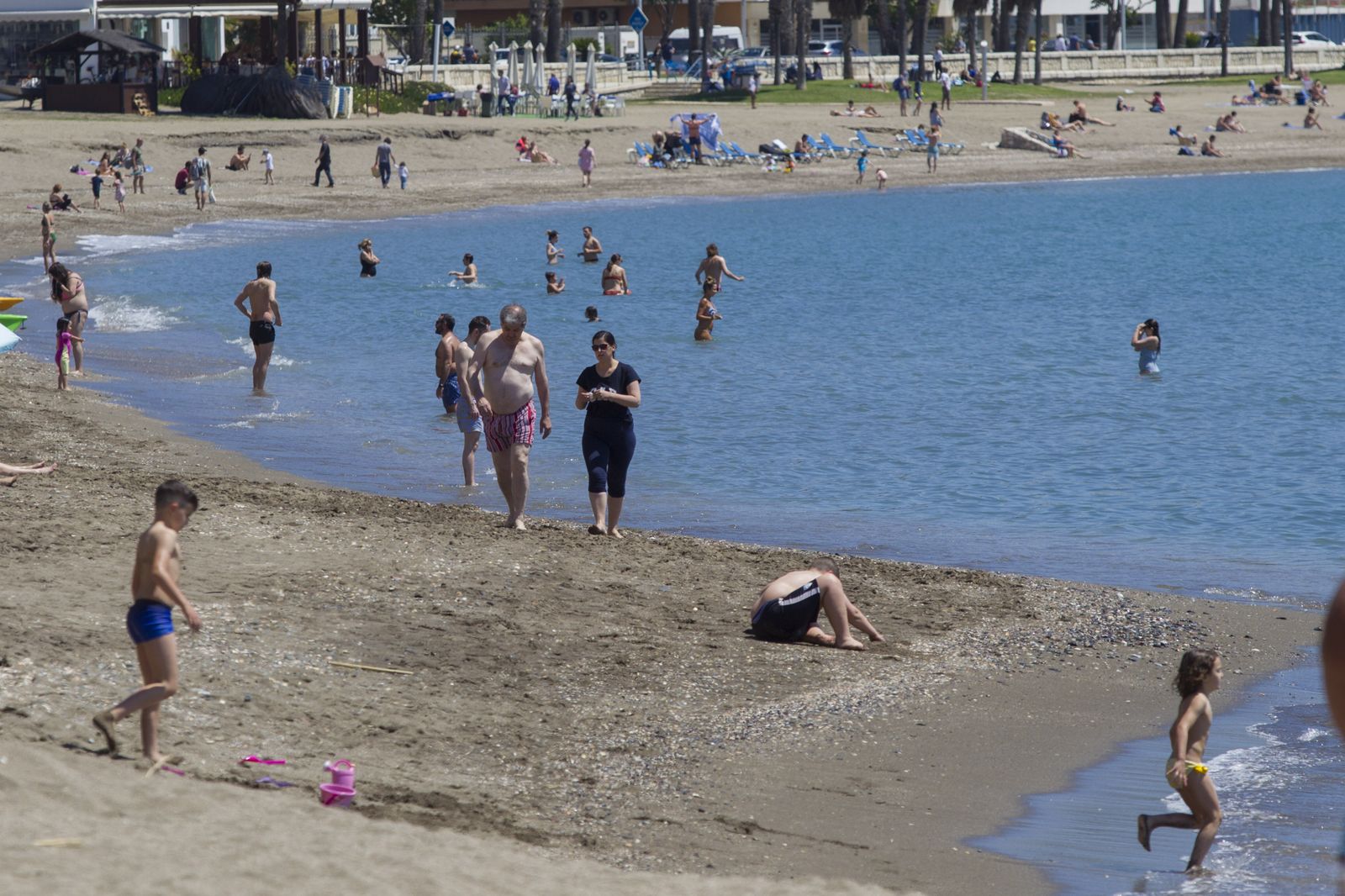 Fotos del primer domingo en las playas de Málaga tras la apertura de la movilidad