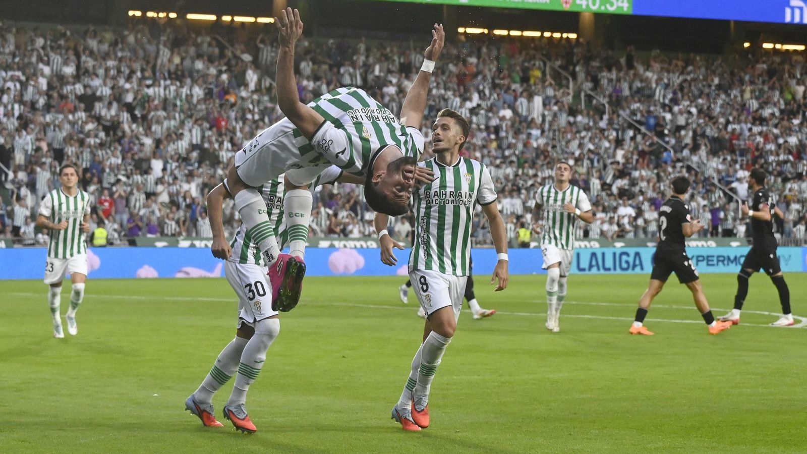 Jacobo celebra con una pirueta el gol del 1-1 en el Córdoba CF - Almería.