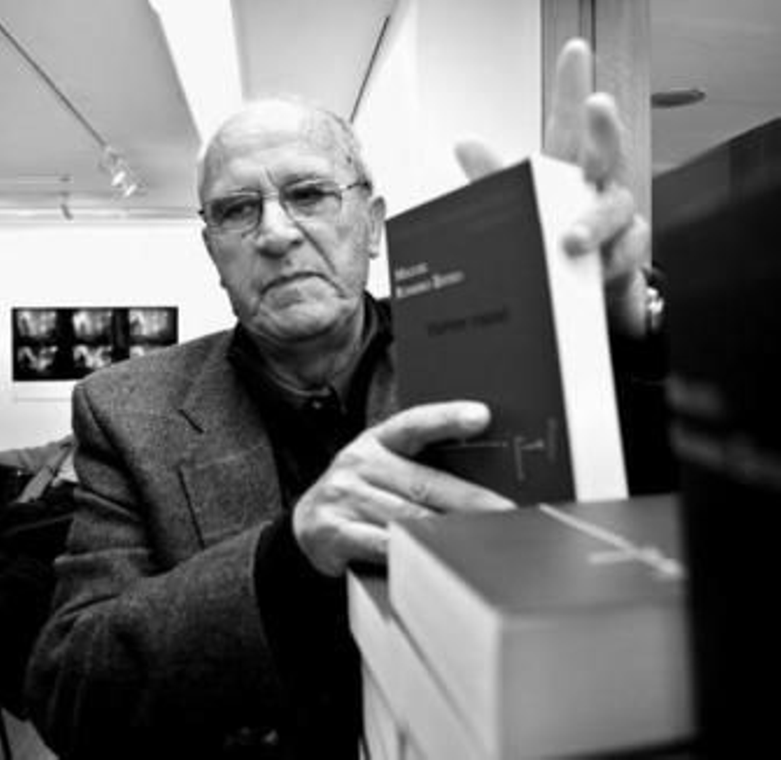 "Este país continúa arrastrando un considerable lastre de primitivismo"