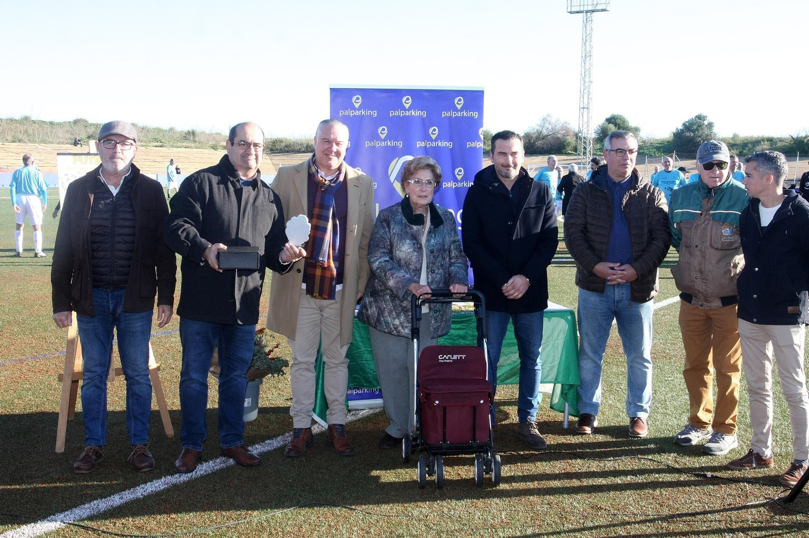 Imágenes del partido homenaje a los árbitros históricos de fútbol de Huelva
