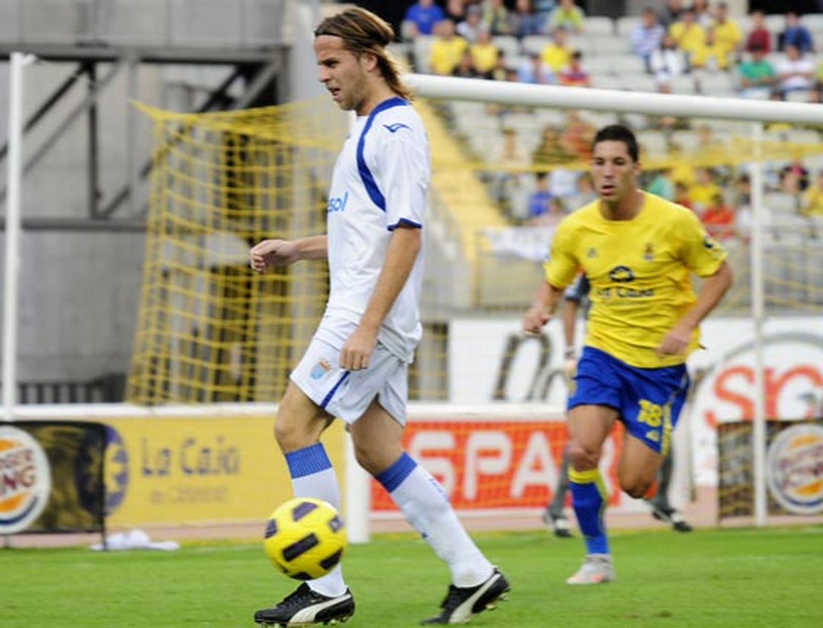 El Xerez da un golpe sobre la mesa y se impune al equipo local con merecimiento alcanzando así la zona de 'play-off' de ascenso. Los de Javi López fueron muy superiores durante todo el encuentro

Foto: LOF