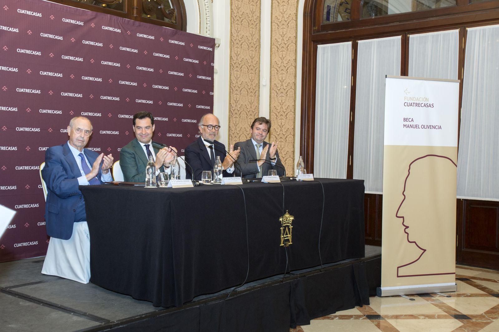 Las imágenes de la entrega de la Beca Manuel Olivencia