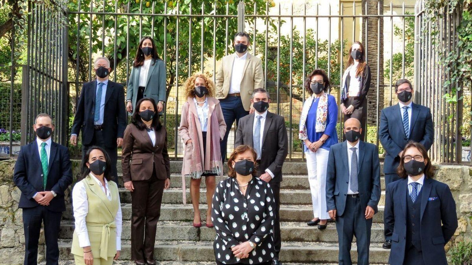 María Victoria García de la Cruz, junto a sus compañeros de candidatura.