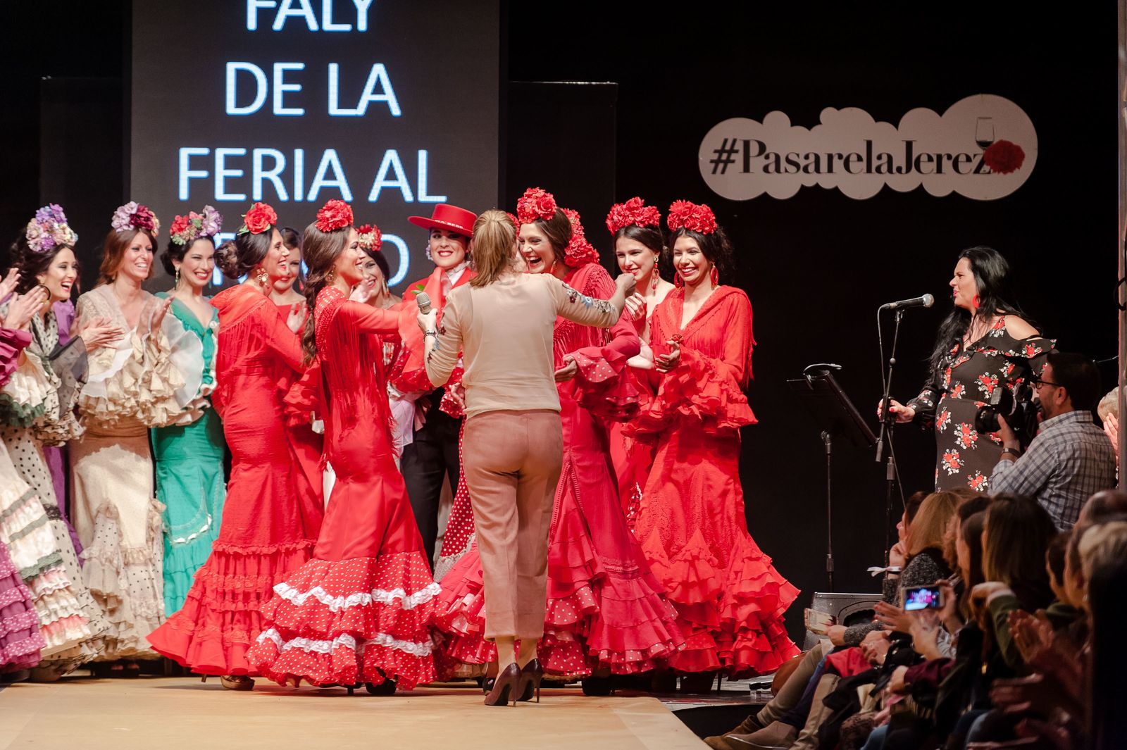 El desfile de Faly, de la Feria al Rocío, de Macarena Beato, en imágenes
