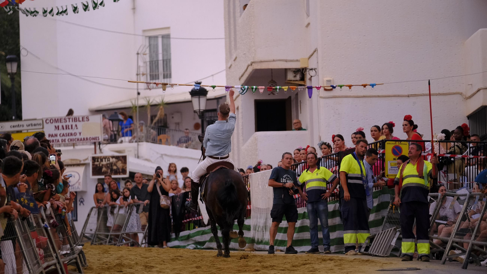 La popular carrera de cintas a caballo de las Fiestas de Mojácar, en imágenes