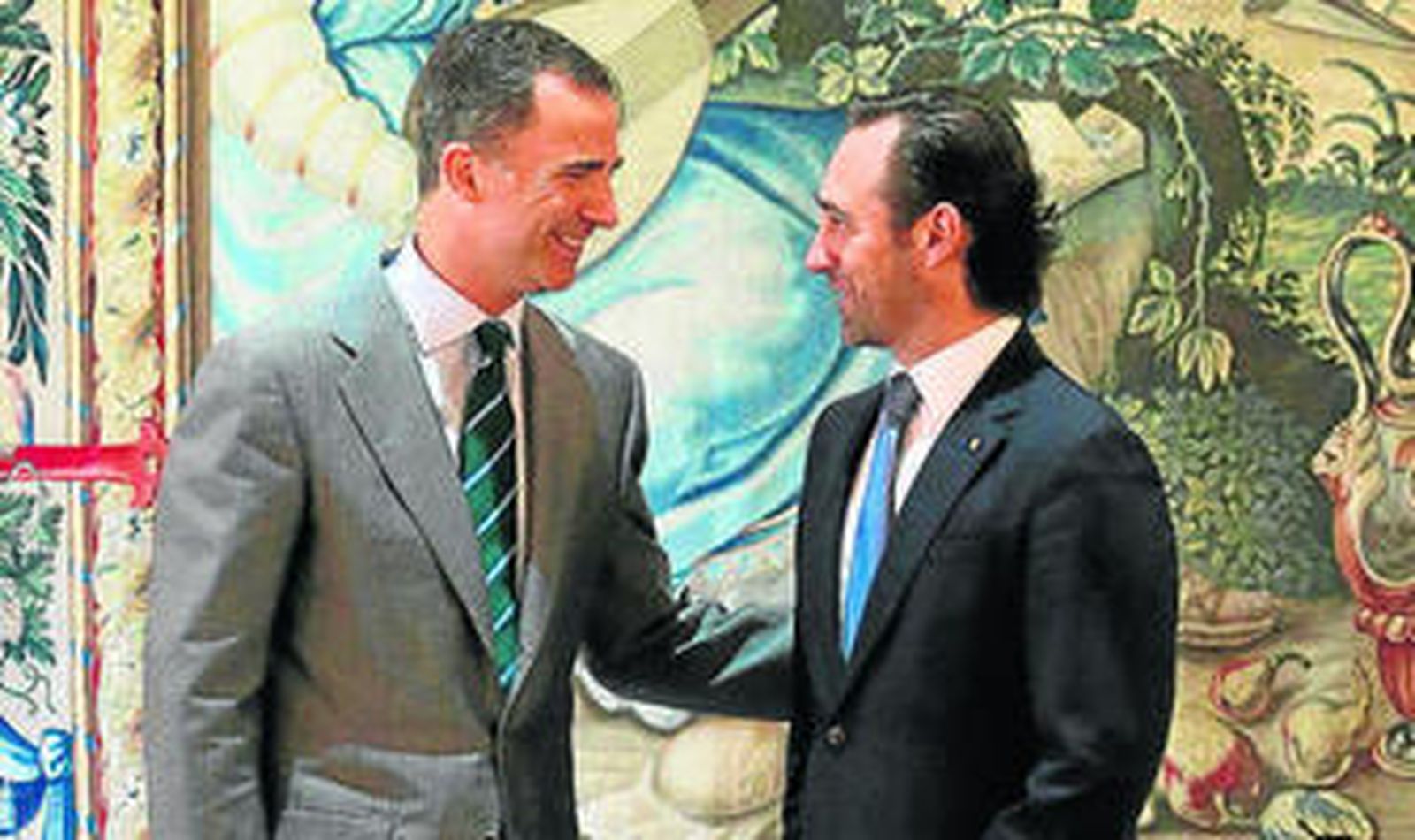 Felipe VI y el presidente balear, José Ramón Bauzá, ayer en Palma.