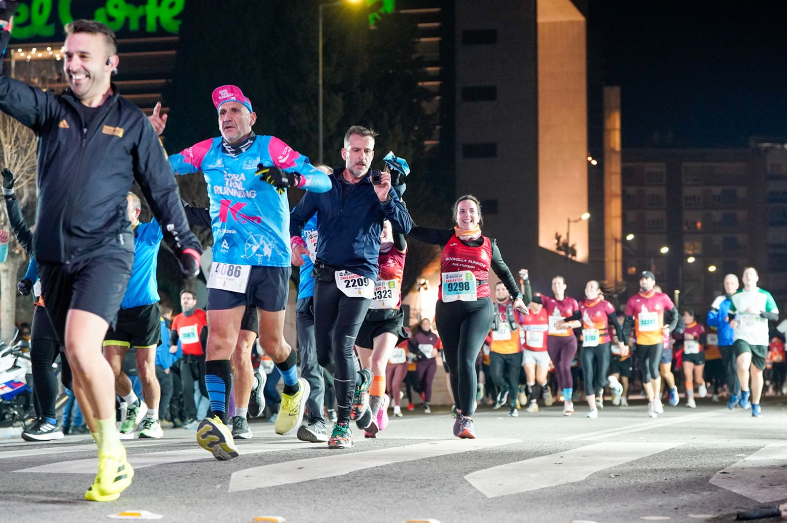 En imágenes: búscate en tu llegada a meta de la Carrera de San Antón 2026 (20)