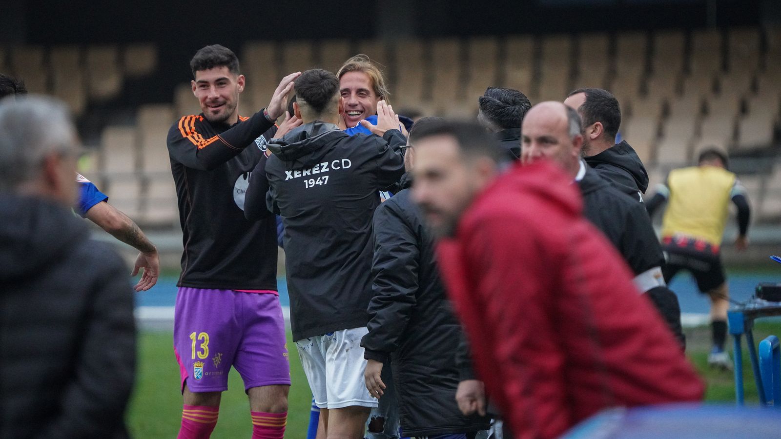 Charaf se fundió en un abrazo con Checa tras hacer el 1-0.