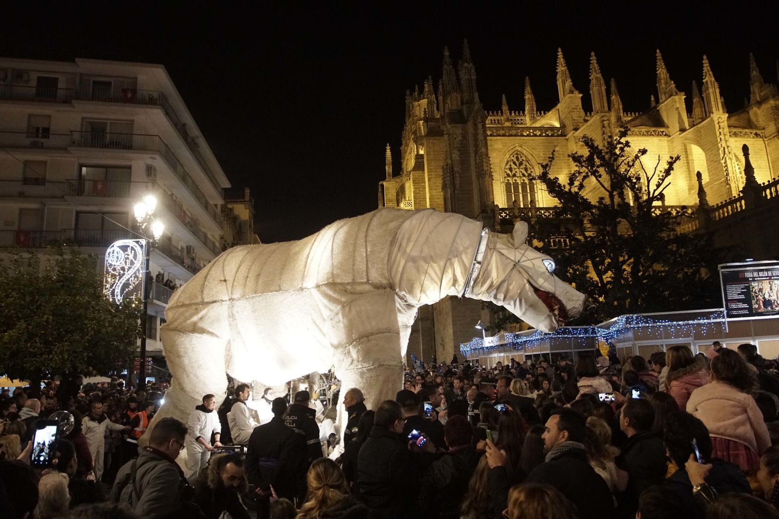 Los osos polares gigantes invaden Sevilla