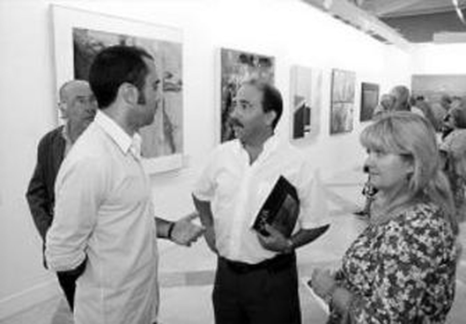 1. Alfonso Aramburu, Manuel Remesal, Pedro Rodríguez y Francisco J. Mora, junto a la obra ganadora. 2. El ganador con Antonio García. 3. Carmen Céspedes, Juana Carrillo, Ángel Sánchez y María Dolores Lazo 4. Pepe Hernández, Pedro Quesada. 5. Manuel Calvarro, Alfonso Aramburu. 6. Francisco Peinado y José Luis Ruiz. 7. Julián Ávila, Manuel Capelo, Santiago Hierro, Antonio J. Martínez Navarro y Francisco Grajal.