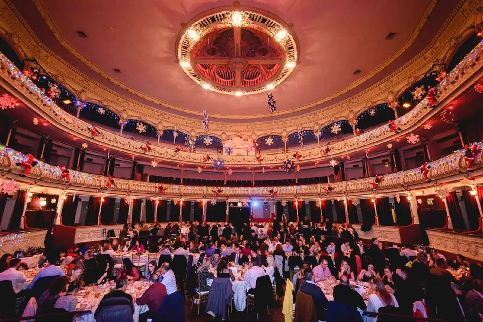 Una de las fiestas celebradas en el Teatro Cervantes