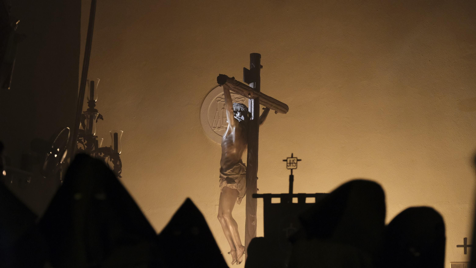 Procesión del Perdón en Almería, en imágenes