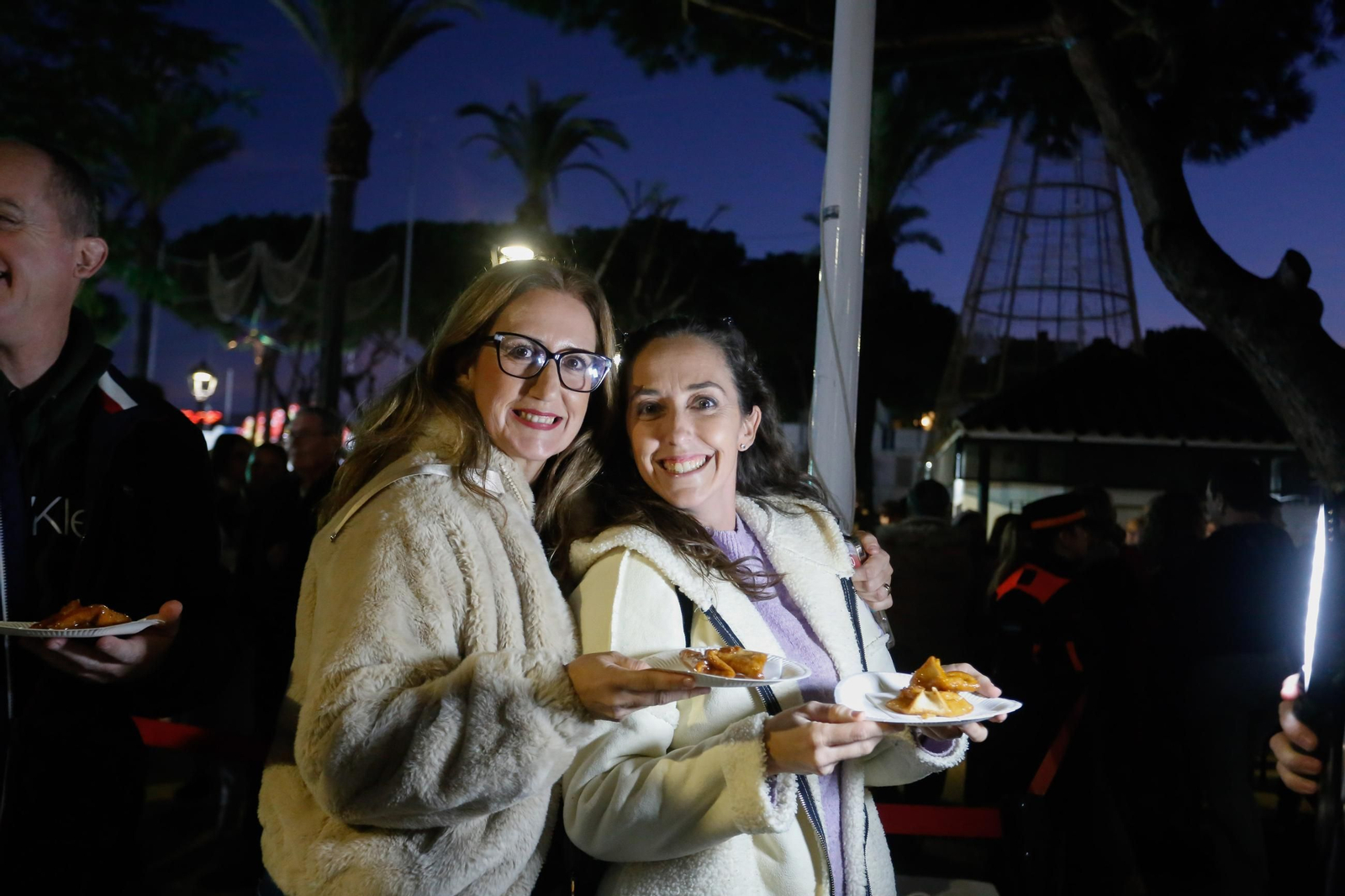Las fotografías del encendido del alumbrado de Navidad en San Roque