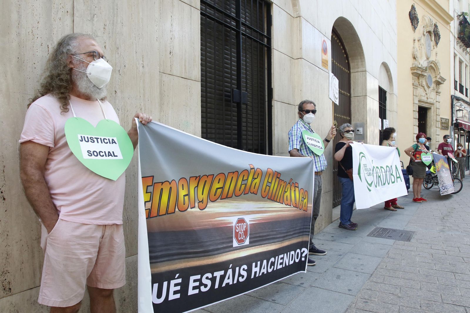 Representantes de la plataforma, en la delegación del Gobierno.