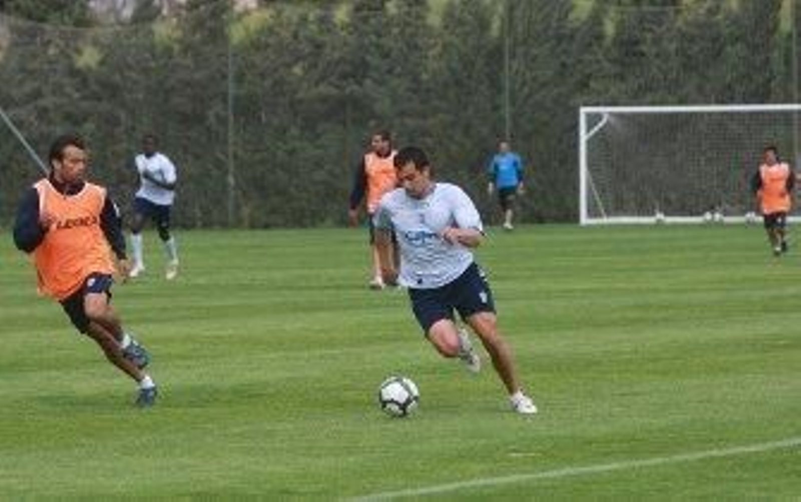 Gorosito convoca a Francis y Moreno para el partido de Barcelona