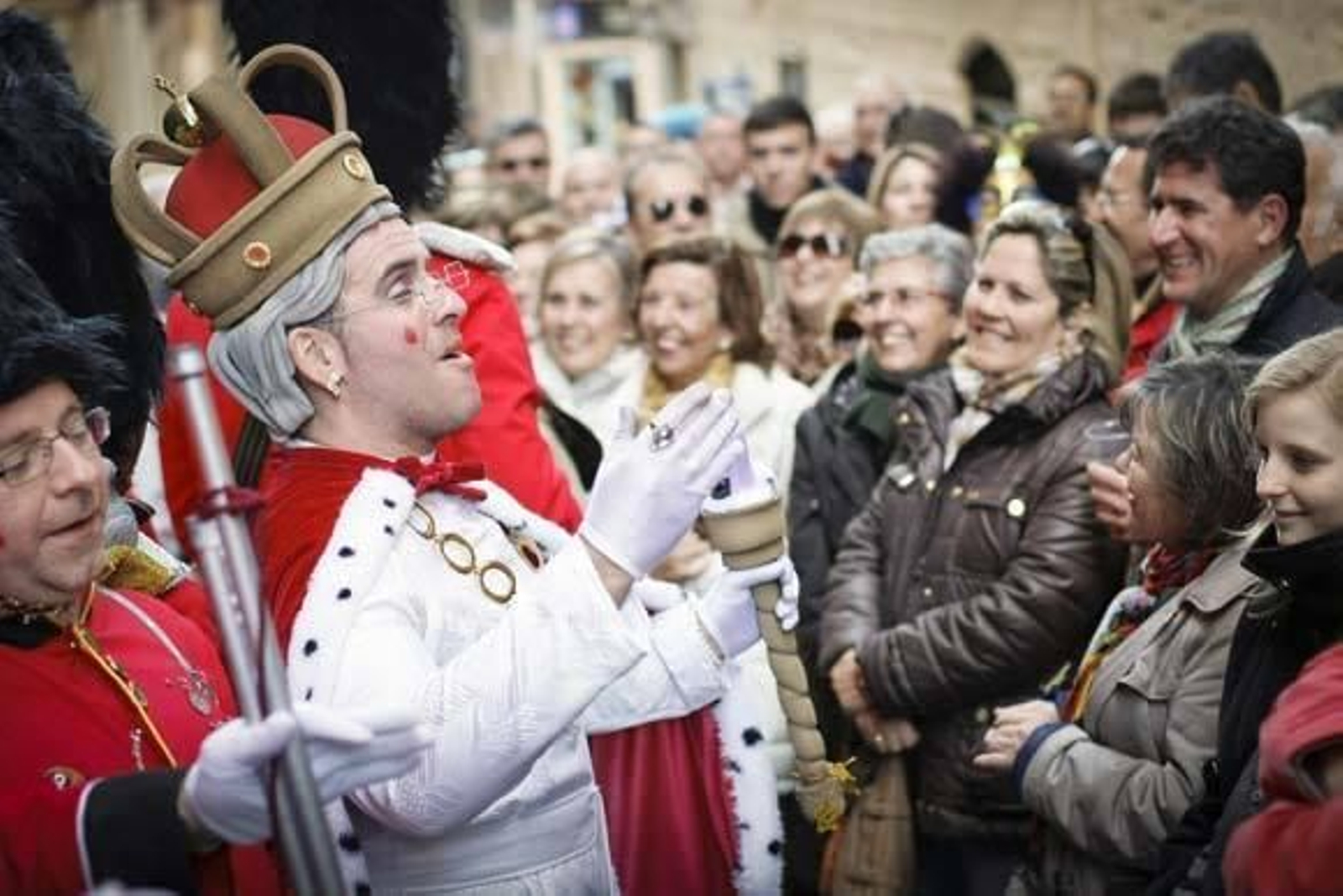 Bateas, ilegales y tablaos multiplican la oferta en la calle