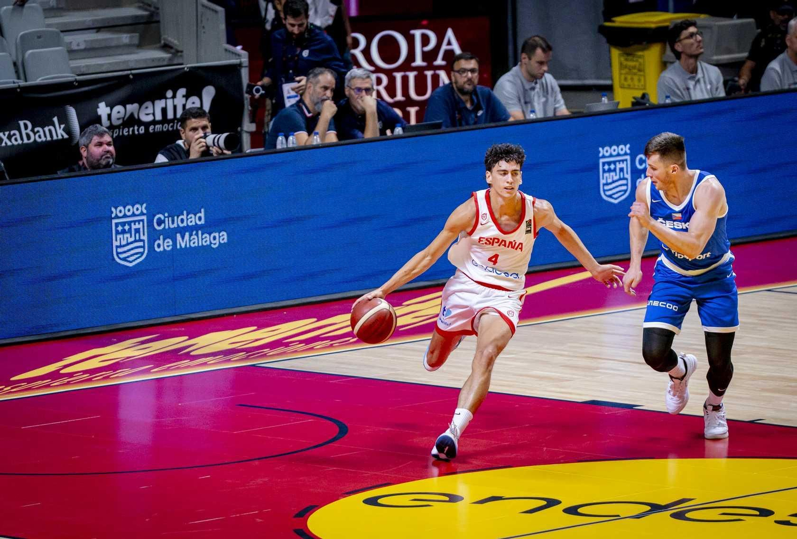 España B-República Checa, en fotos