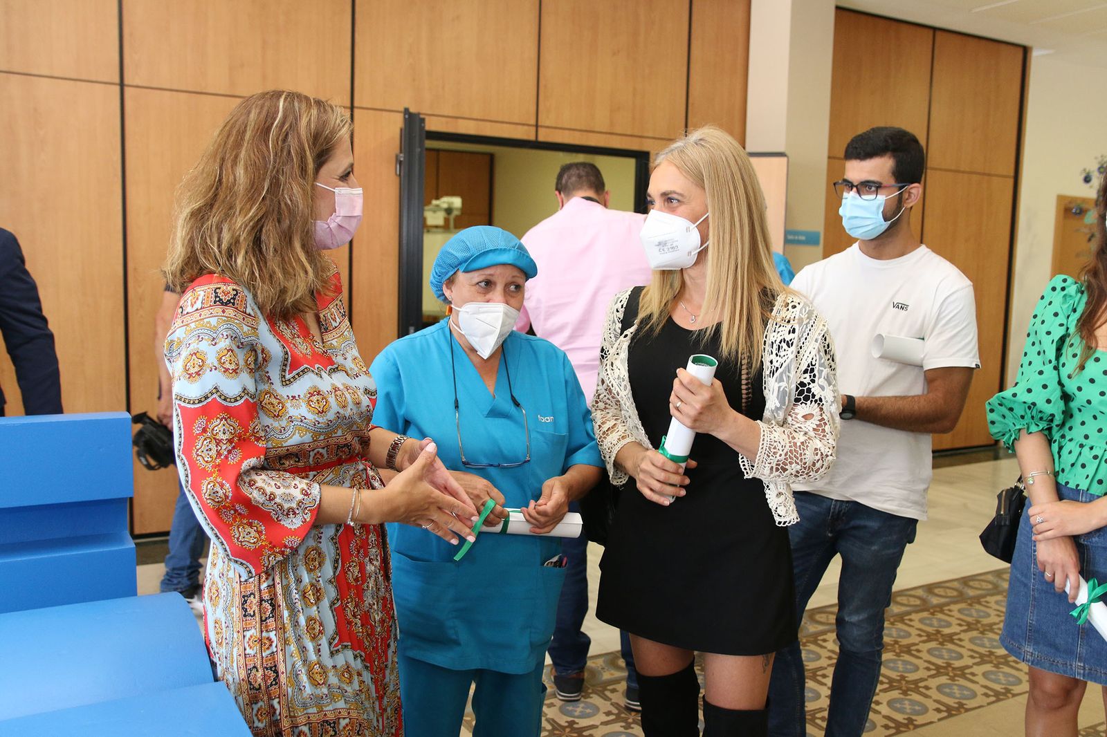 Fotogalería del reconocimiento a los trabajadores de la residencia de la FAAM que se autoconfinaron