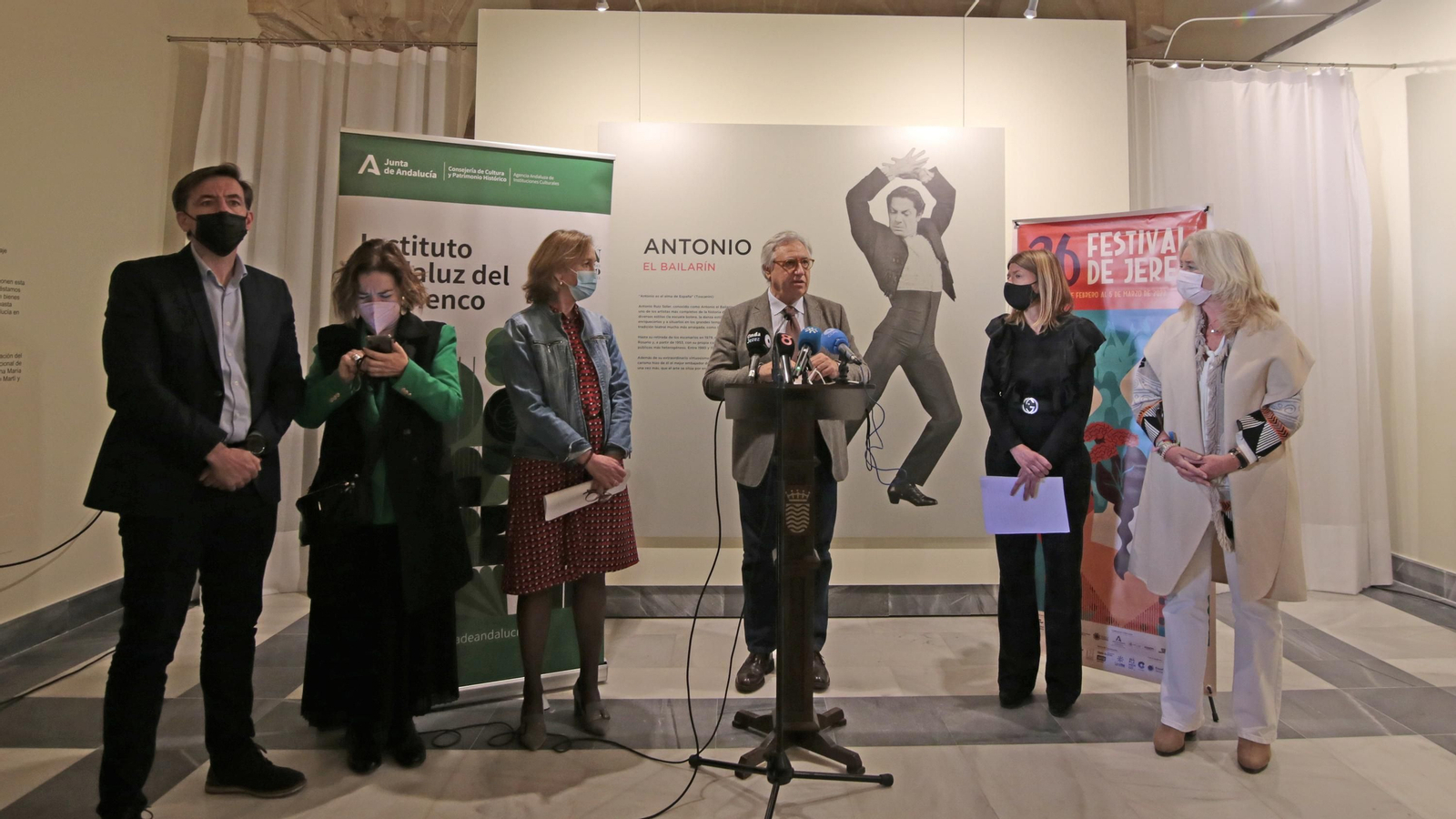 Inaugurada la exposición de Antonio El Bailarín