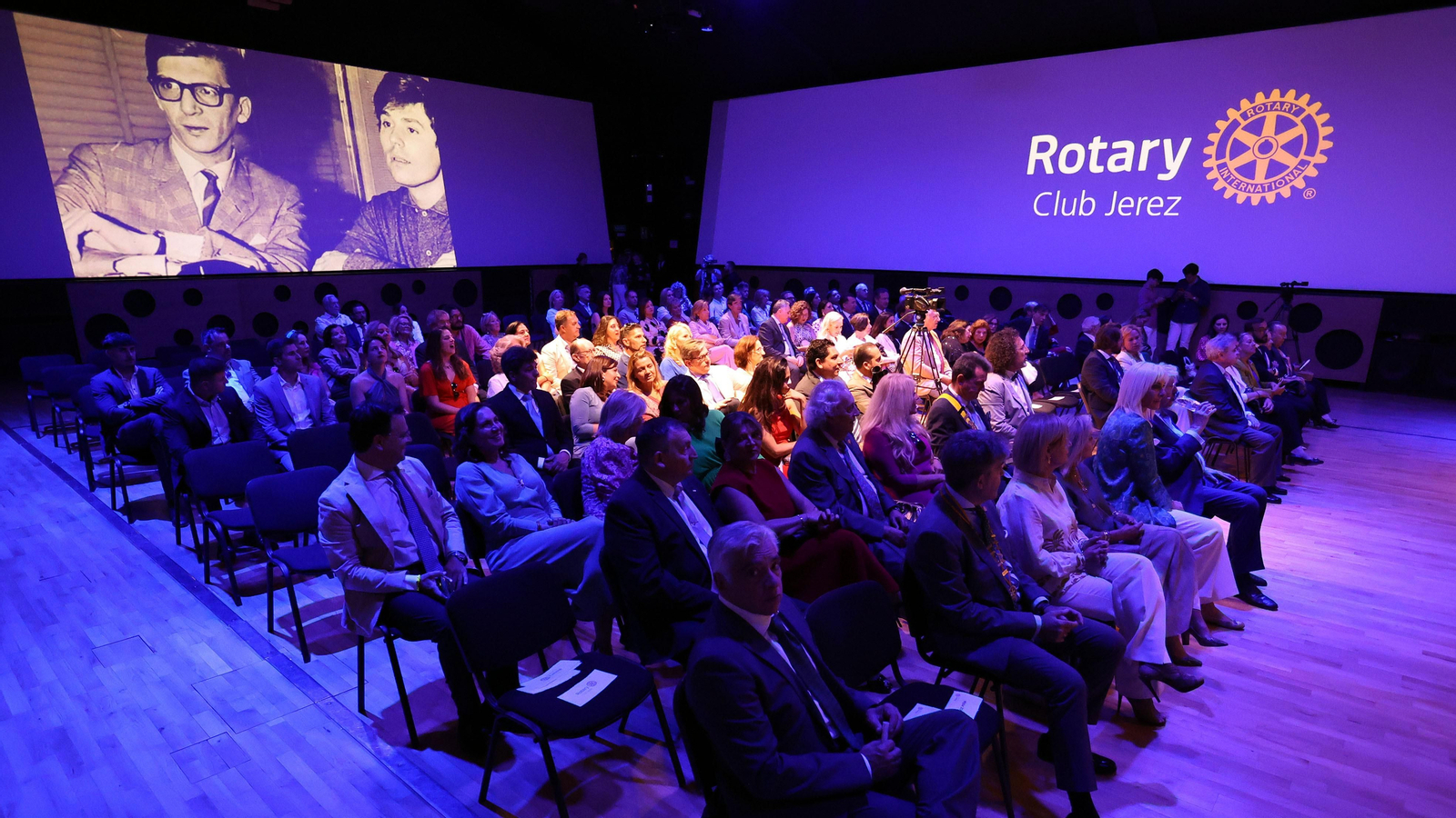 Manuel Alejandro recibe el premio Jerezano del Año del Rotary Club Jerez