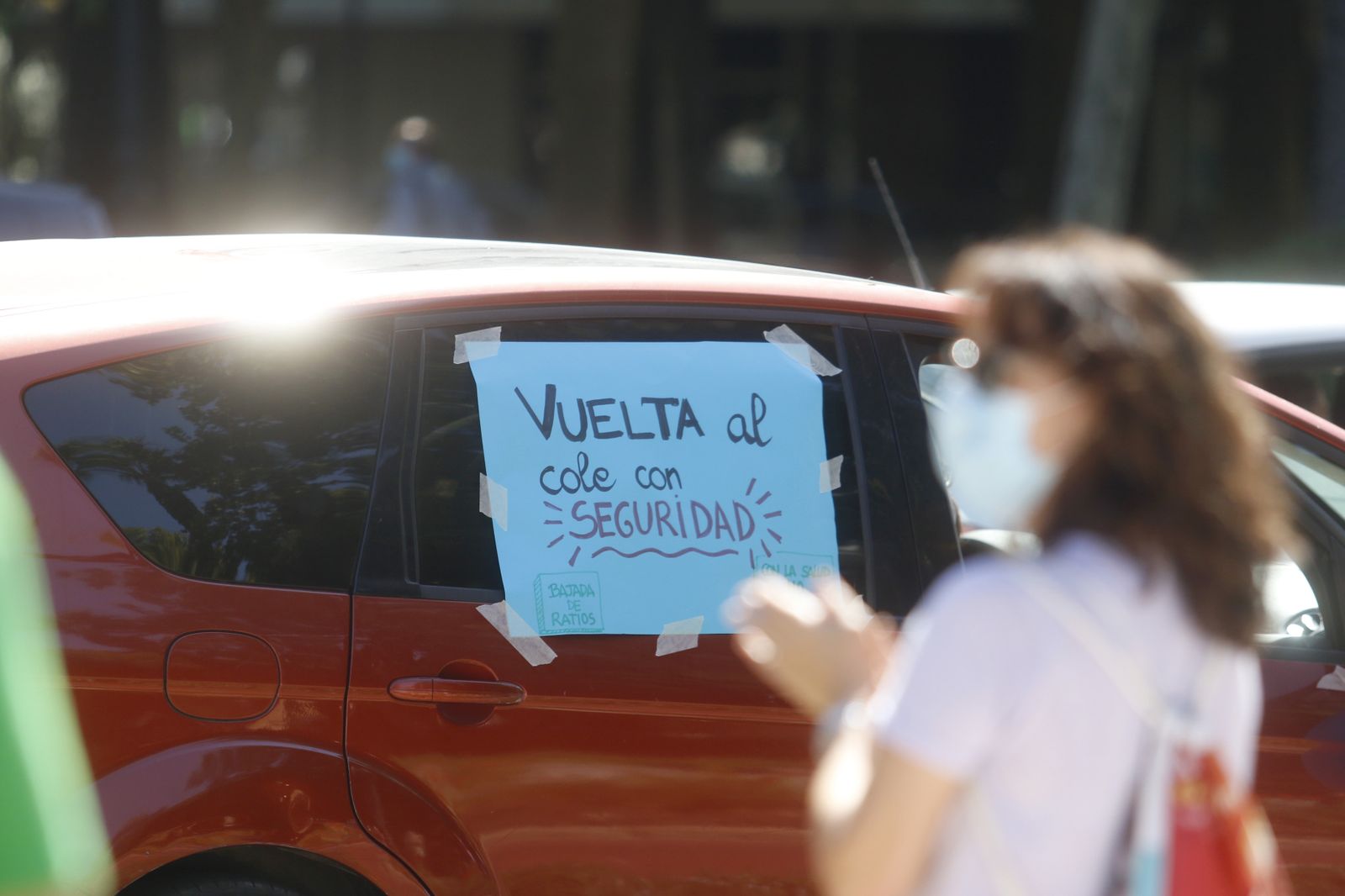 La caravana por una vuelta al cole segura en Córdoba, en fotos
