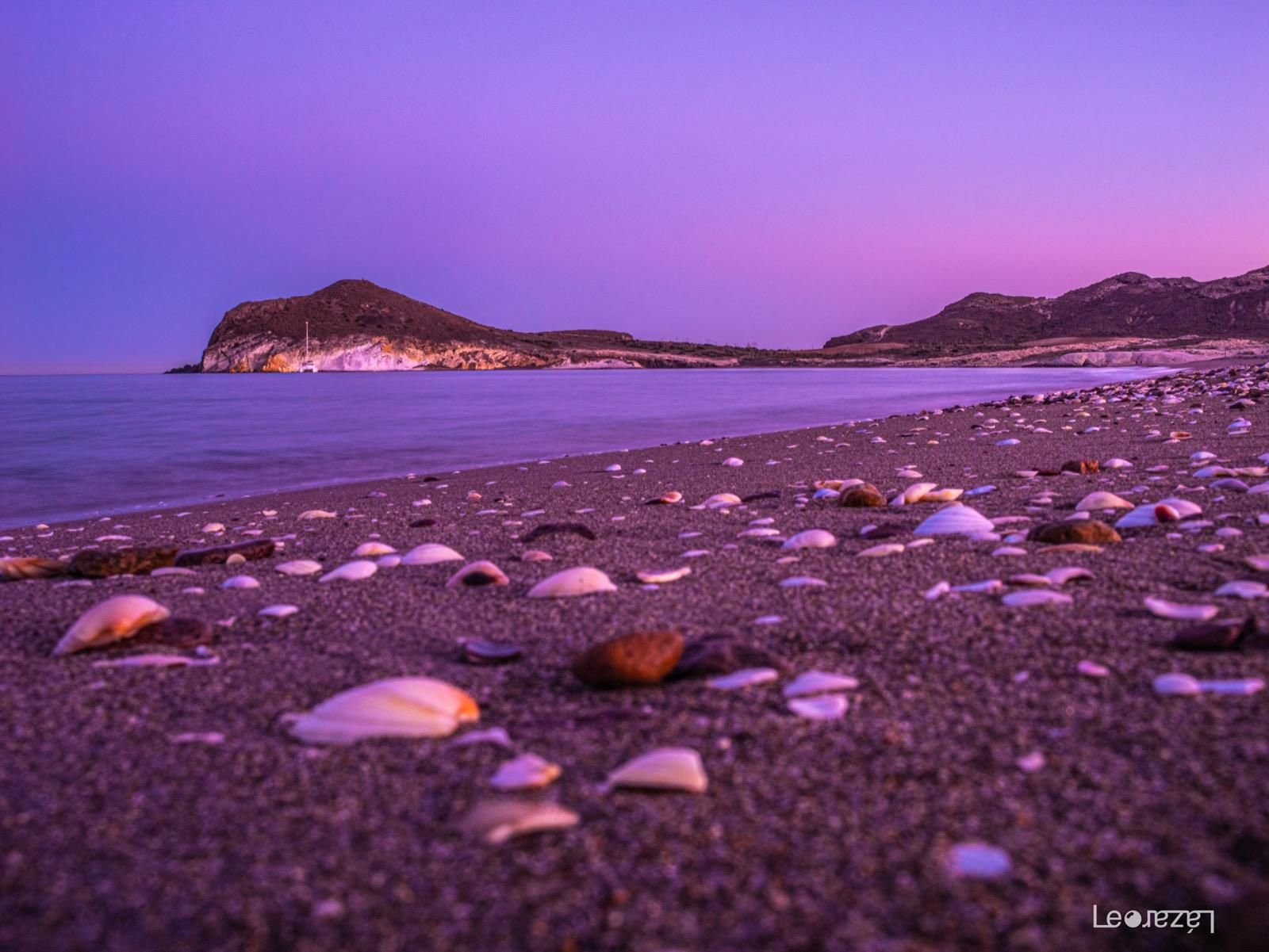 Cae la tarde sobre la playa de Genoveses