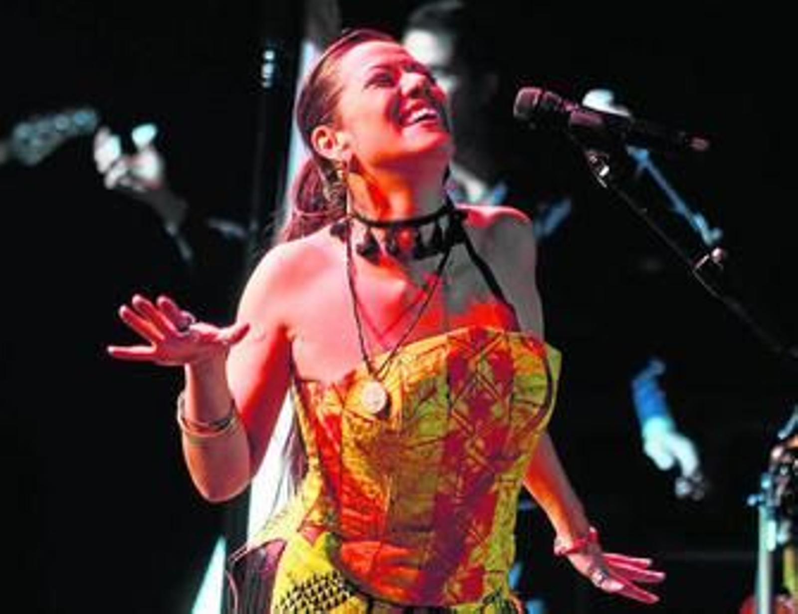 Lila Downs, ayer, durante su concierto en el Teatro Cervantes.