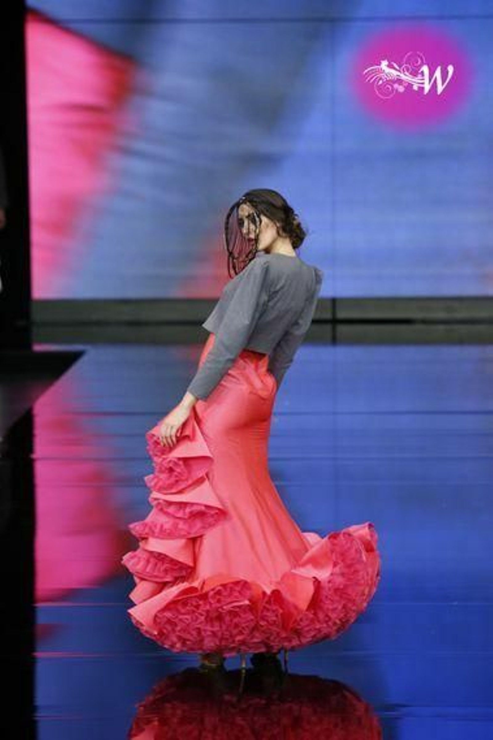 Así ha sido el desfile de Gil Ortiz en SIMOF 2020, todas las fotos de su colección de flamenca