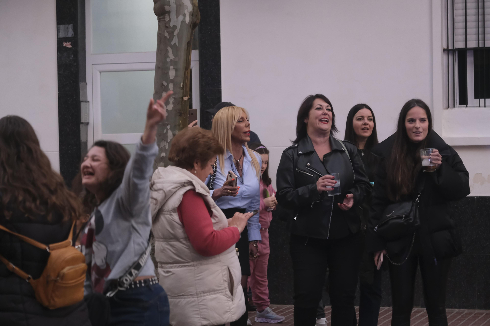 La gran fiesta de Pretardebuena en el barrio de la Viñuela de Córdoba, en fotografías