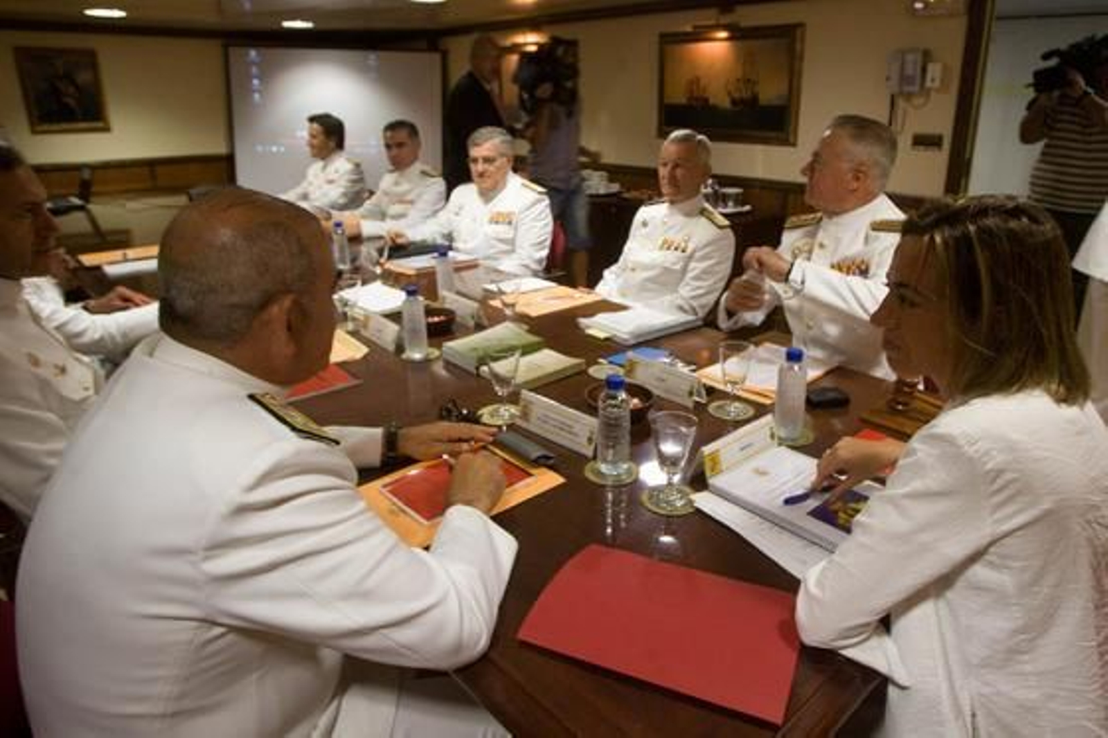 La ministra Chacón inaugura el muelle 4 de la base de Rota y preside la entrega del BAM ´Meteoro´

Foto: Borja Benjumeda