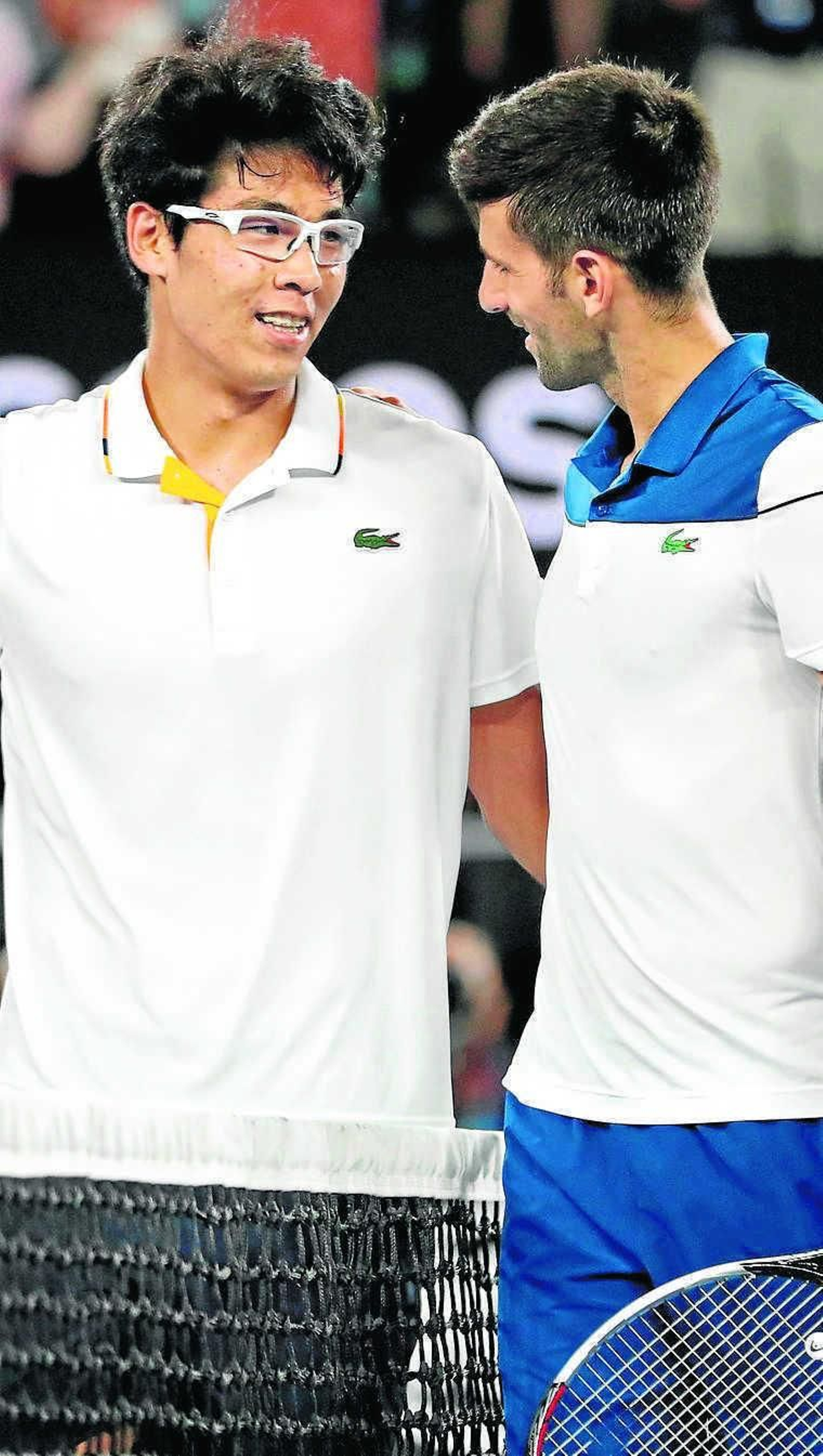 Djokovic felicita a Chung tras el partido.