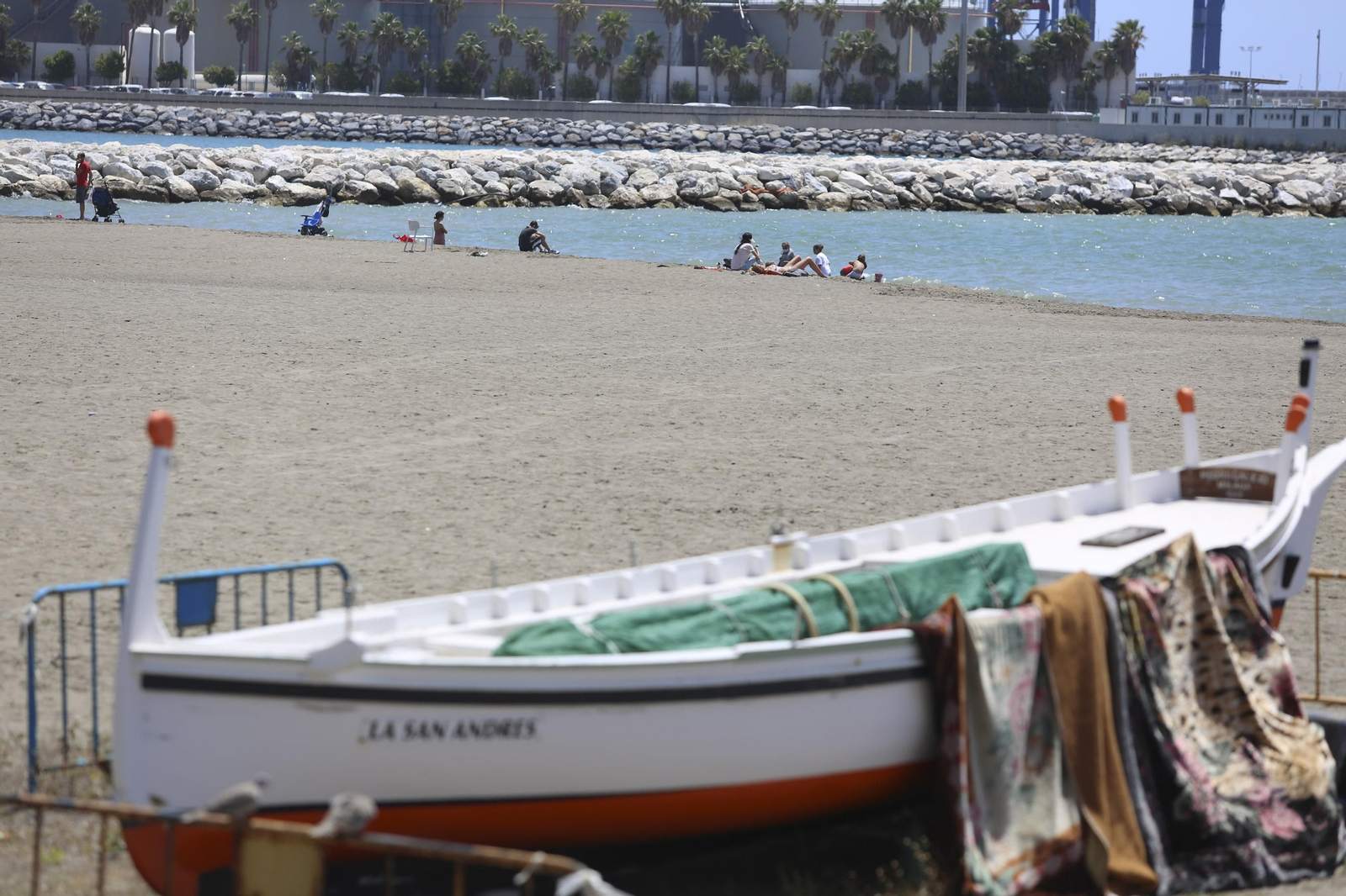 Las playas de Málaga, listas para recibir a los bañistas el lunes