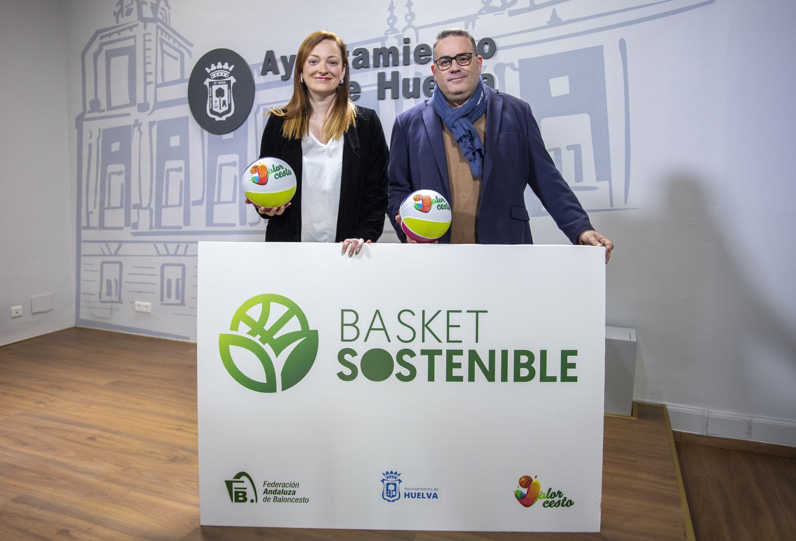 María Teresa Flores y José Luis Pena, durante la presentación de la campaña.