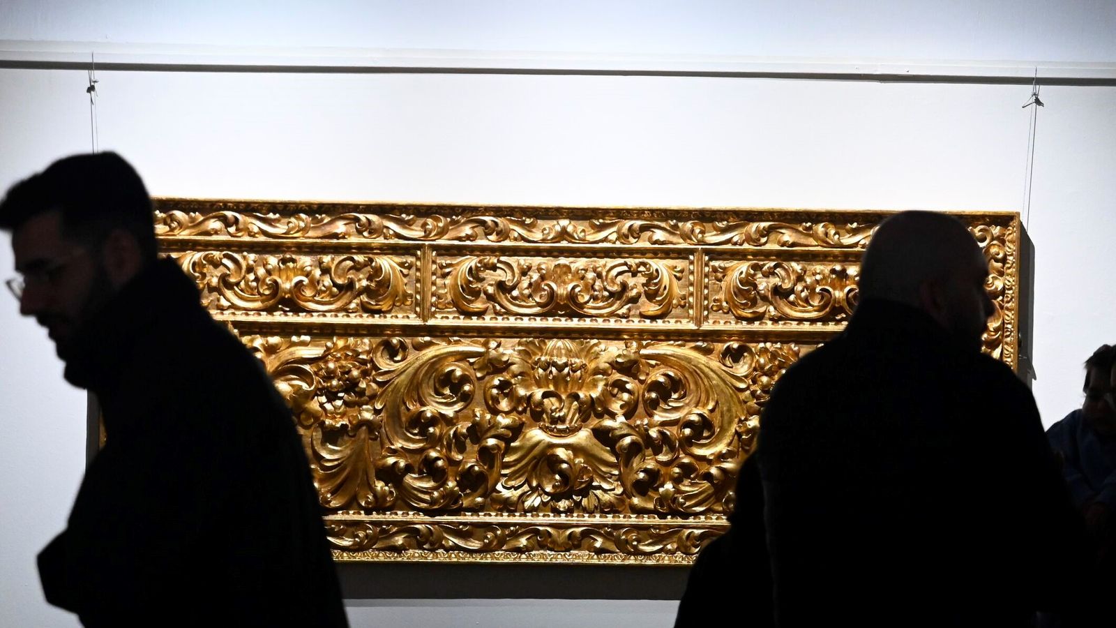 Una de las obras de talla y dorado de la muestra.