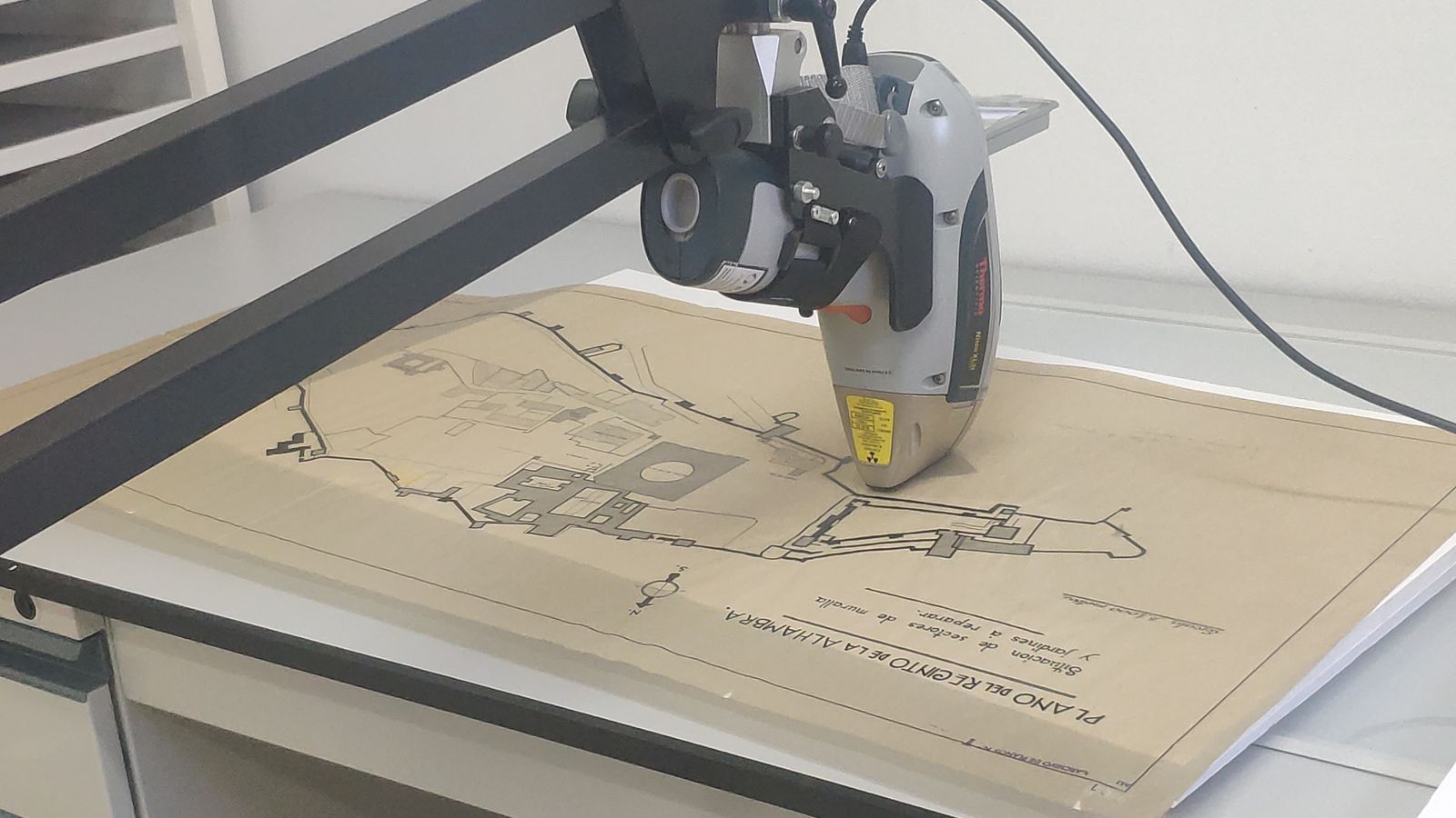 Investigadores de la Universidad de Granada analizan técnicas no invasivas para conservar documentos de la Alhambra