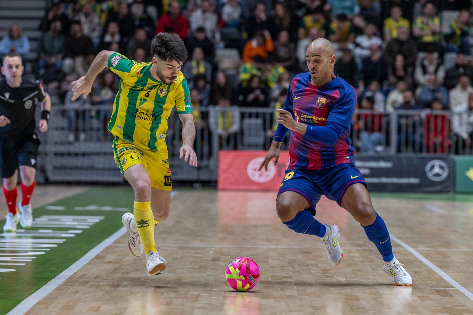 Las mejores imágenes del espectacular encuentro entre Jaén Paraíso Interior FS y Barça (3-3)