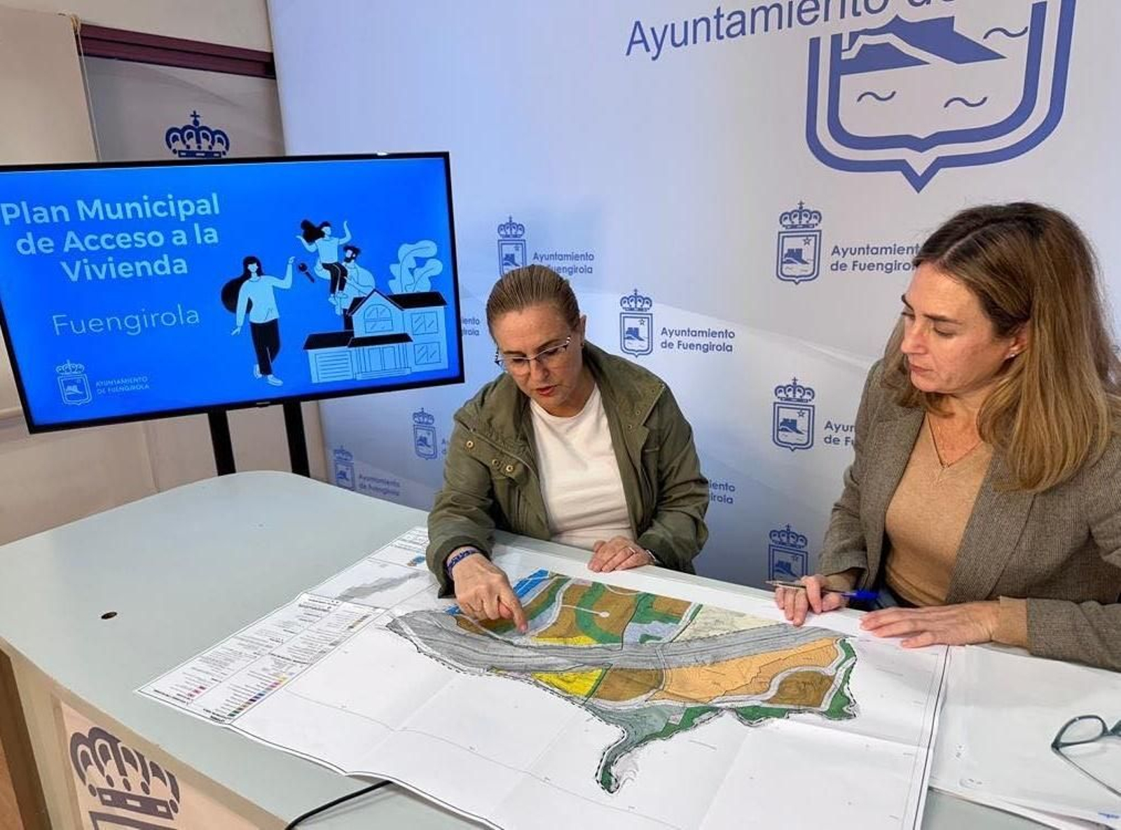 La alcaldesa, Ana Mula (I.), y la concejala de Vivienda, Rocío Arriaga. La alcaldesa, Ana Mula (I.), y la concejala de Vivienda, Rocío Arriaga.