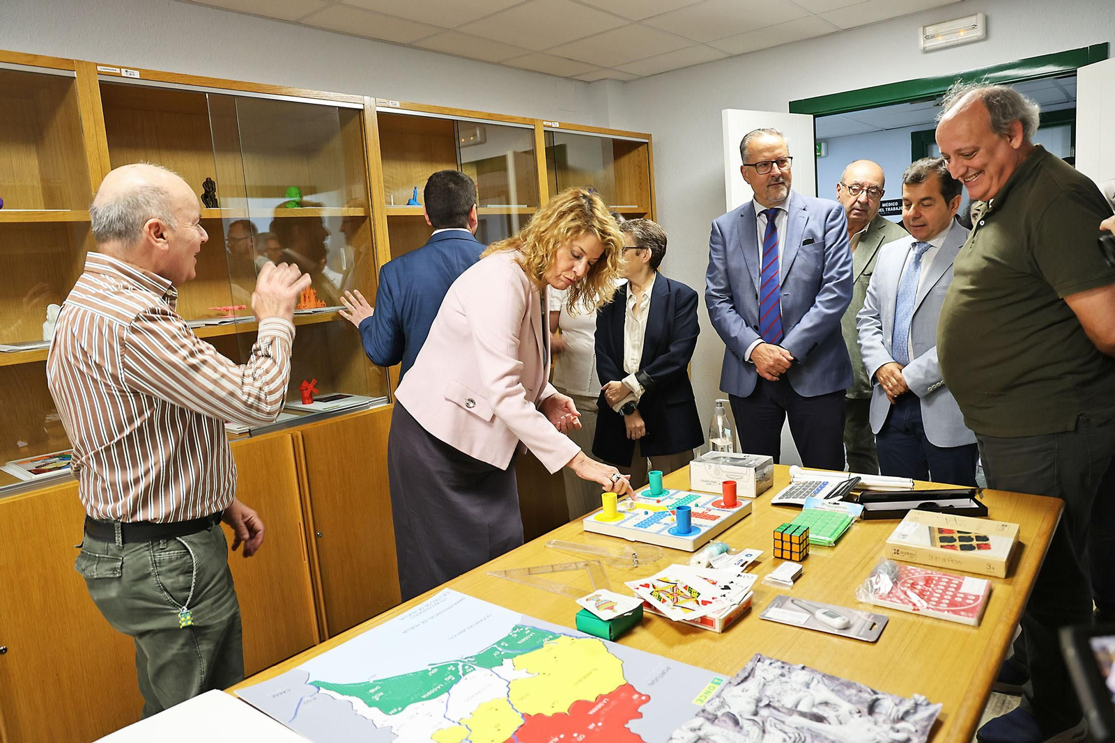 Inauguración de la Semana del Grupo Social ONCE y exposición de material educativo, braille y tiflotécnico