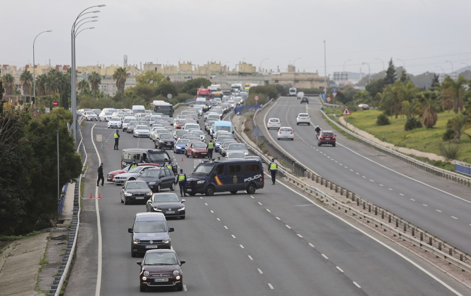 Un control de la Policía en Málaga capital.