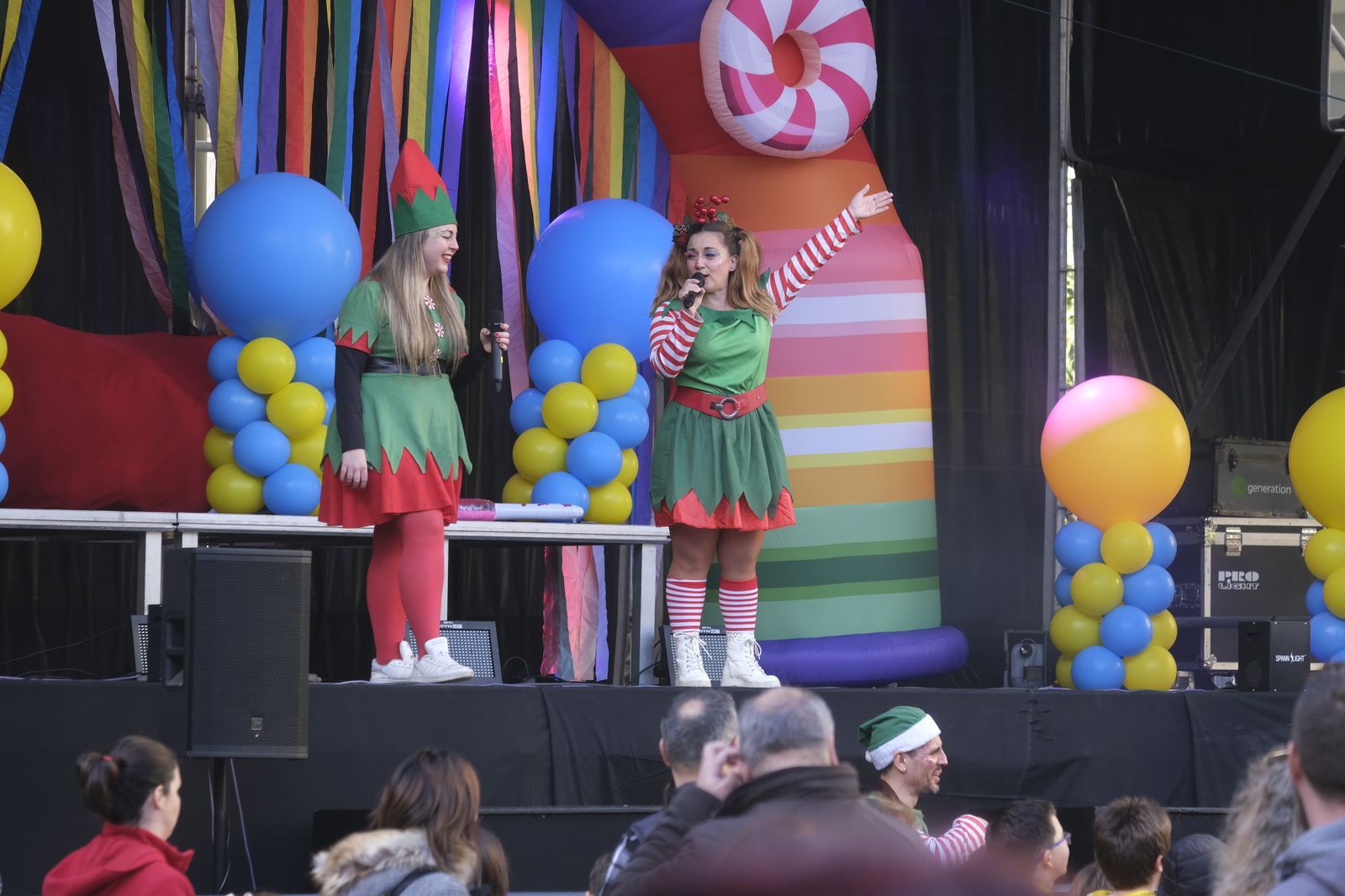 La fiesta infantil de Fin de Año en la plaza de las Tendillas de Córdoba, en imágenes