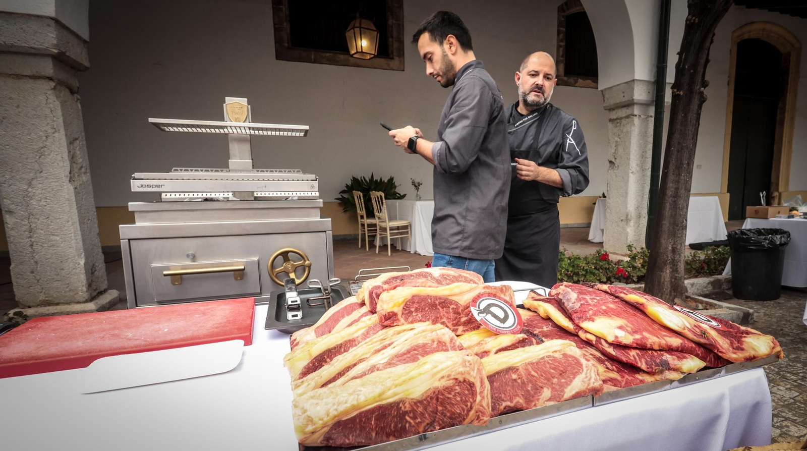 Imágenes del evento gastronómico Sabores de Galicia en Bodegas Fundador
