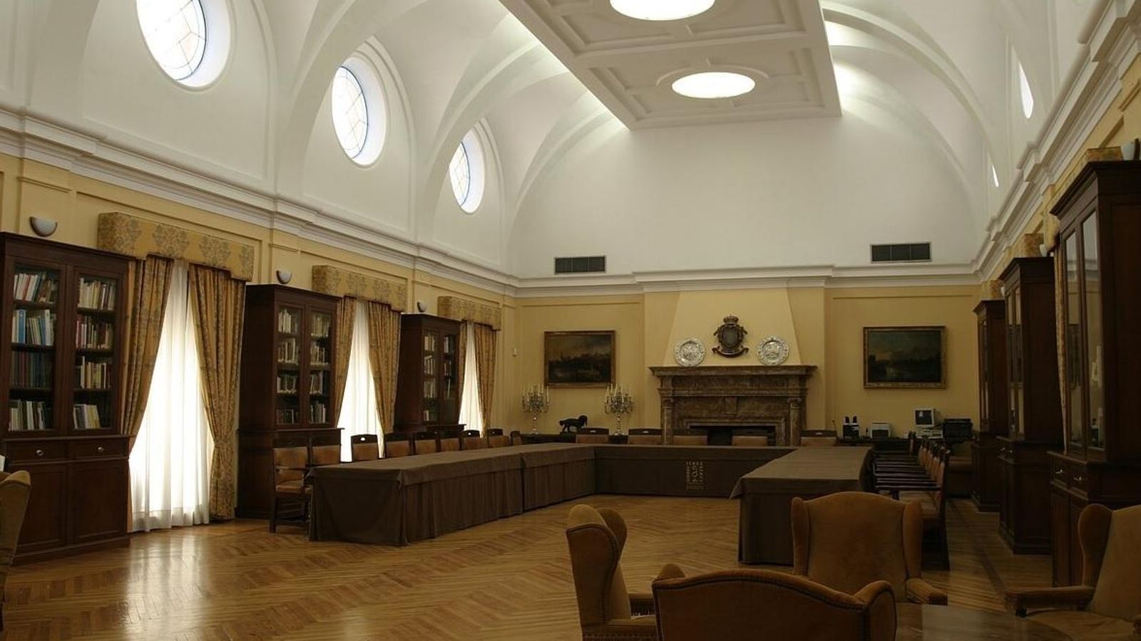 Salón y biblioteca del Consejo Regulador.