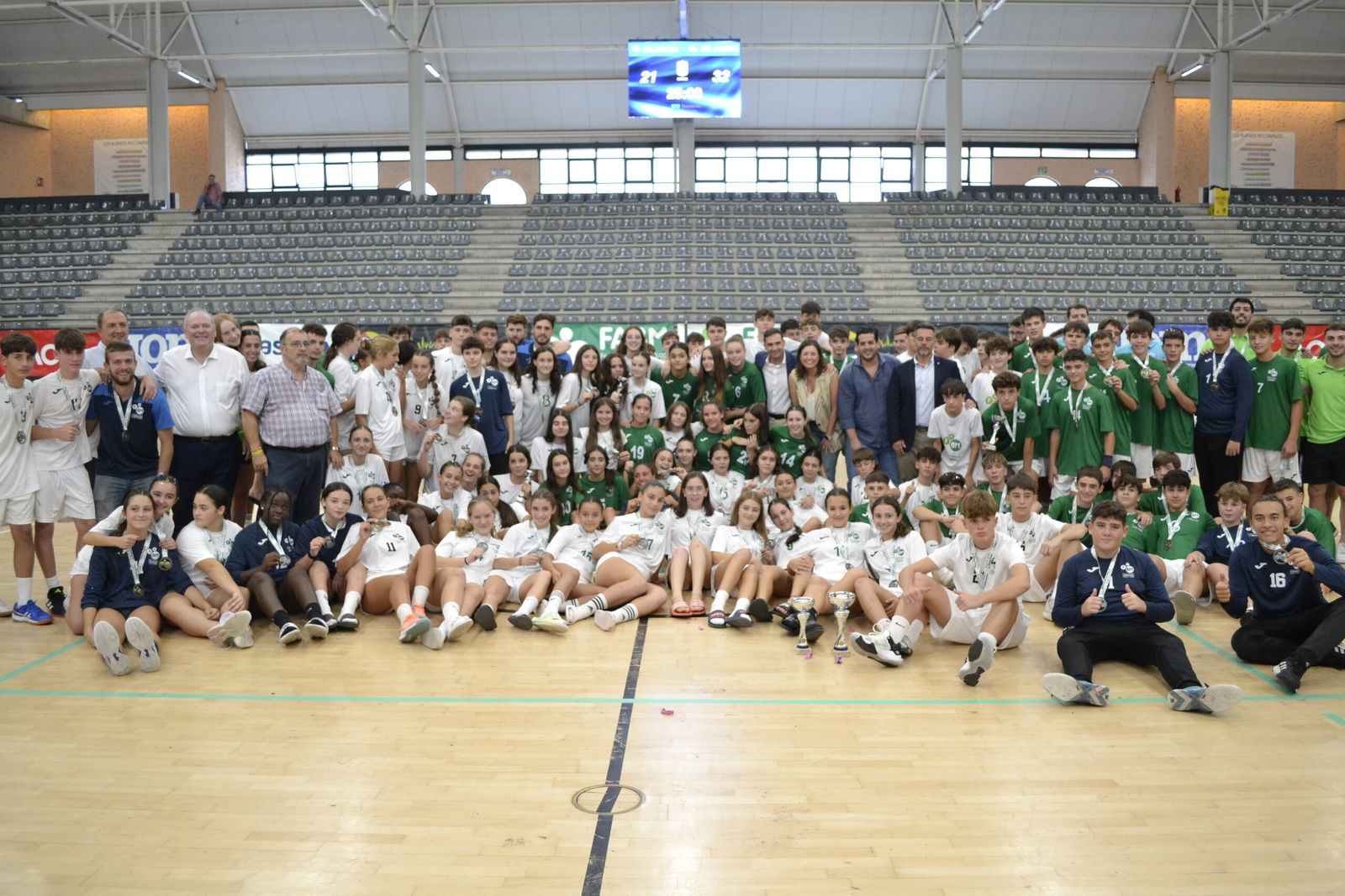 Los primeros clasificados posan al término del Andaluz infantil